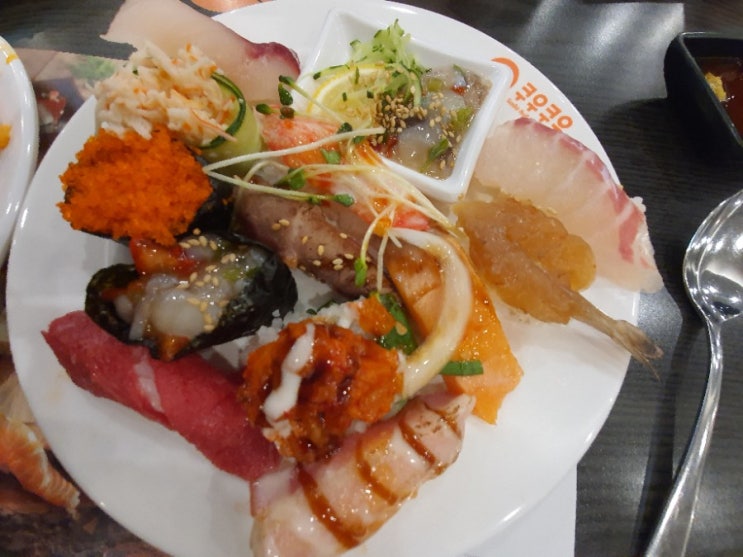  쿠우쿠우[김포운양점] 밥 적고 회 커서 맛있는 집 다양한 메뉴 즐기고 싶을때 가볼만한 곳
