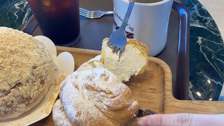  부산 기장 카페 추천 오션뷰 빵 맛집 우즈베이커리