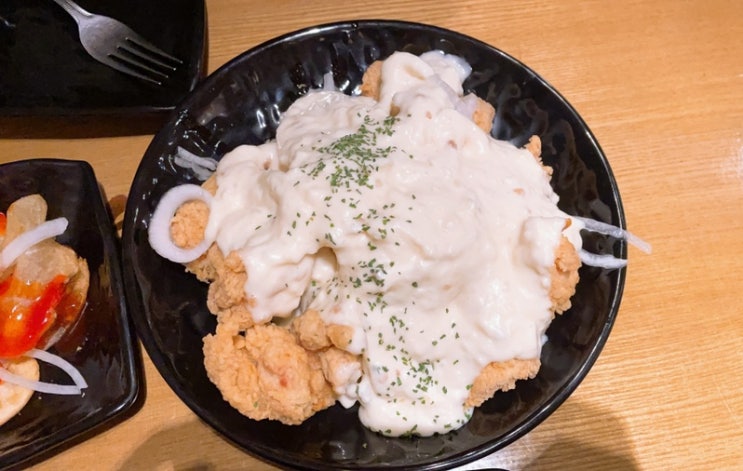  건대맛집 충만치킨 스노우어니언과 커리띠꾸닭 치킨
