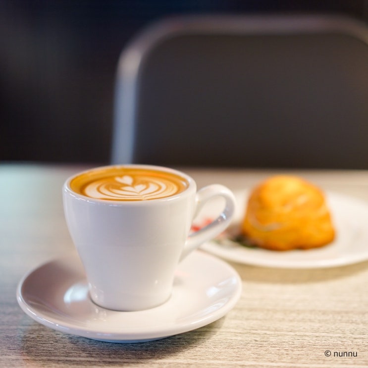 플랫 화이트 프릳츠 커피 양재역 카페