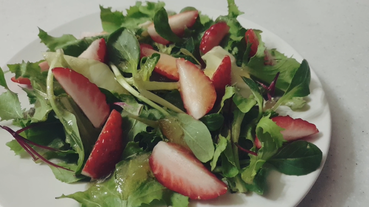 Strawberry Salad 딸기 샐러드 with 유자 드레싱