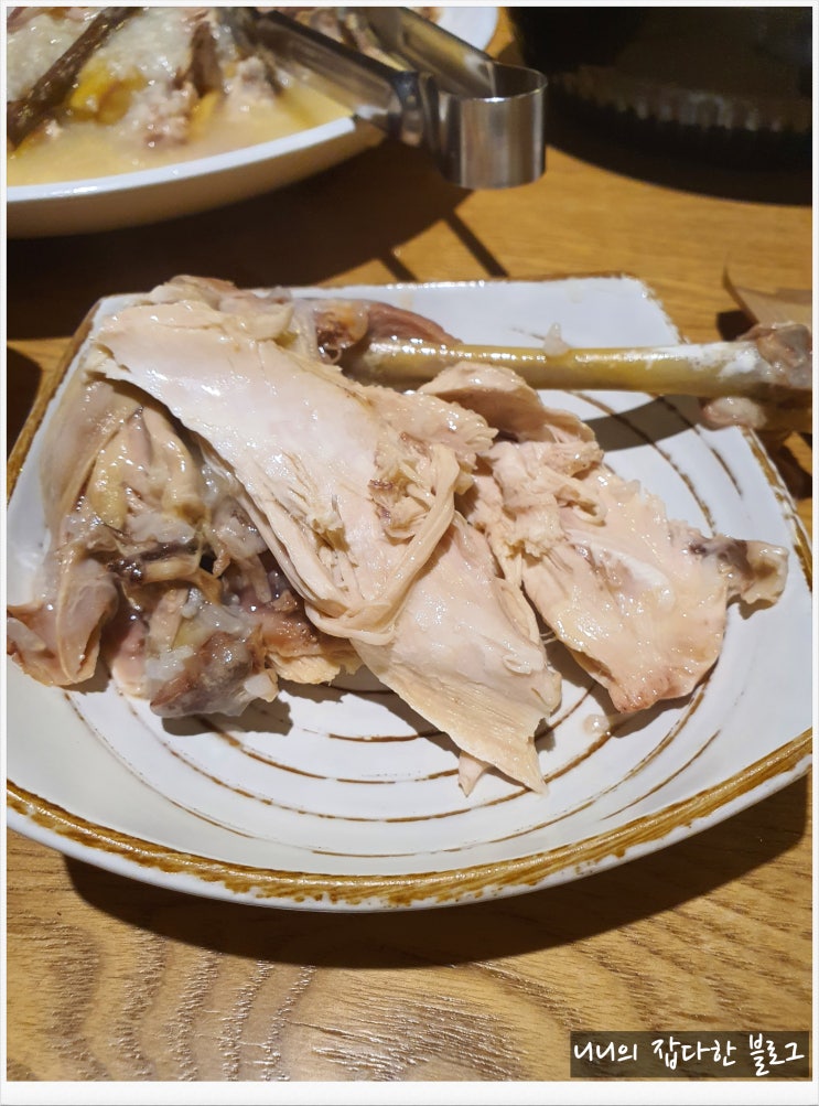  일산 가족모임장소로 좋은 애니골 맛집~ 다람쥐마을 누룽지백숙!