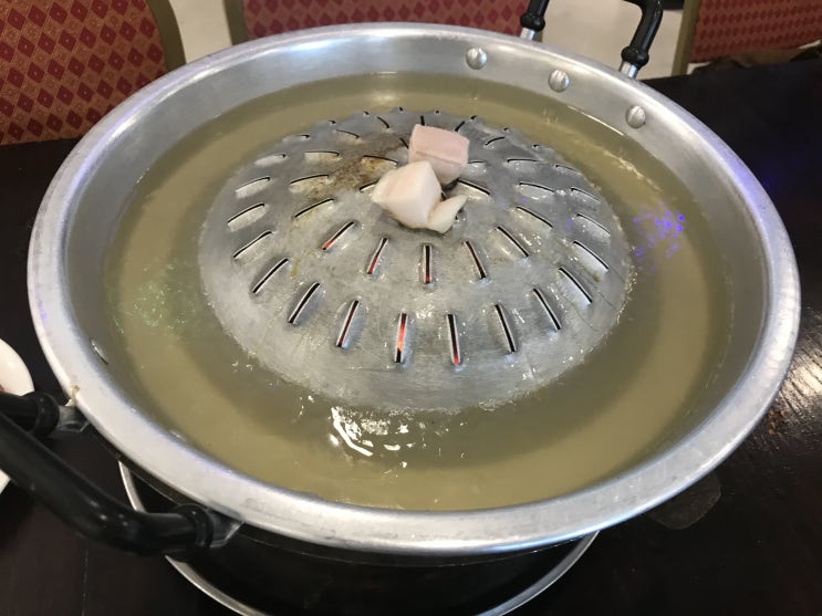  라오스에서의 한국식 바비큐 신닷 음식 들어보셨나요