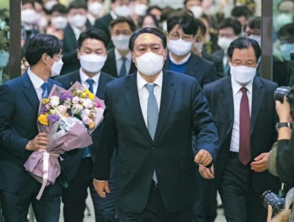  조직에 충성하지 사람에 충성하지 않는다