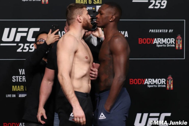 UFC 259 블라호비츠 vs 아데사냐 계체 결과, 페이스 오프 영상 UFC 259 블라호비츠 vs 아데사냐 계체 결과, 페이스 오프 영상