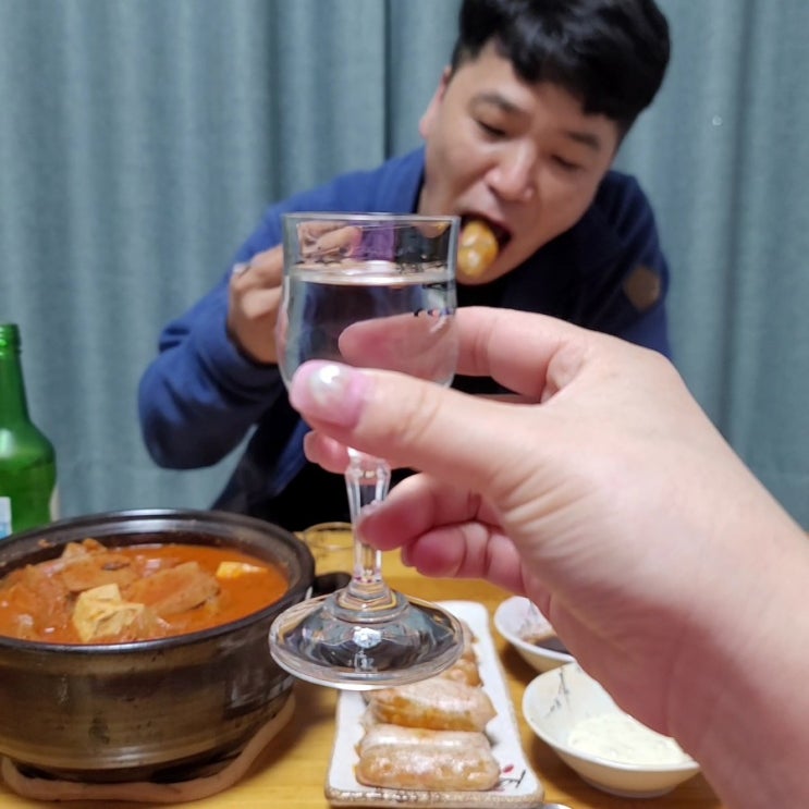 박정우 롯데 의성마늘 매콤 오징어 롤 만두