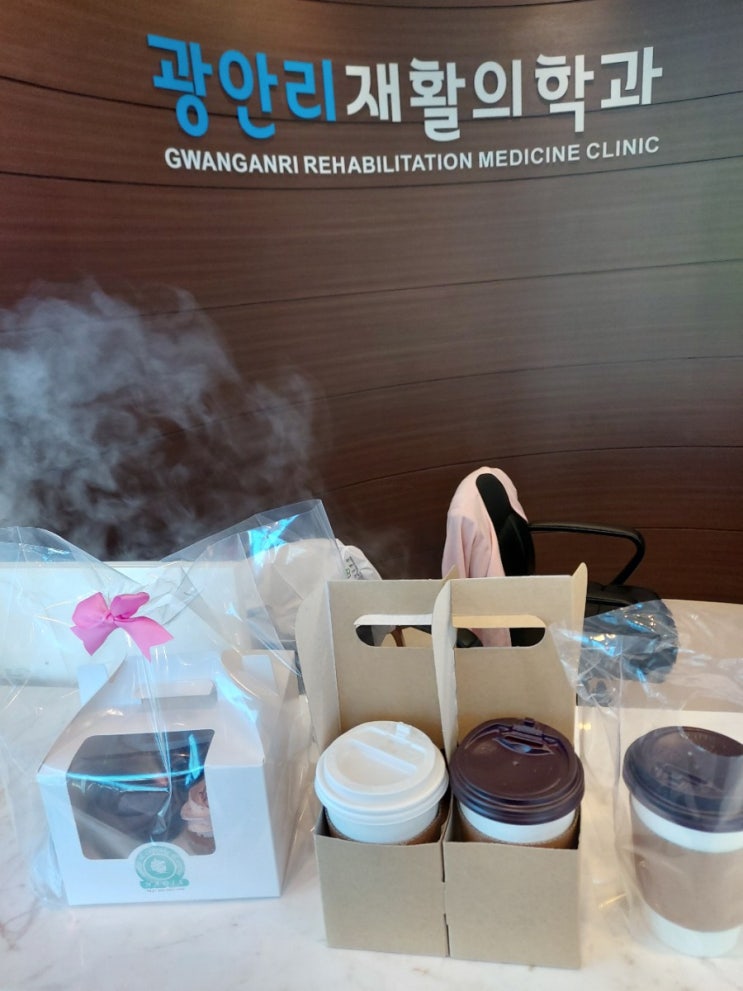  이번주 광안리재활 환자분들의 선물-컵케익&맥도날드애플파이&커피