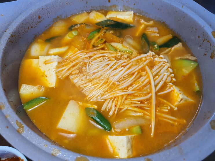  고깃집 된장찌개 뺨따구 후려치는 맛난 된장찌개 끓이기