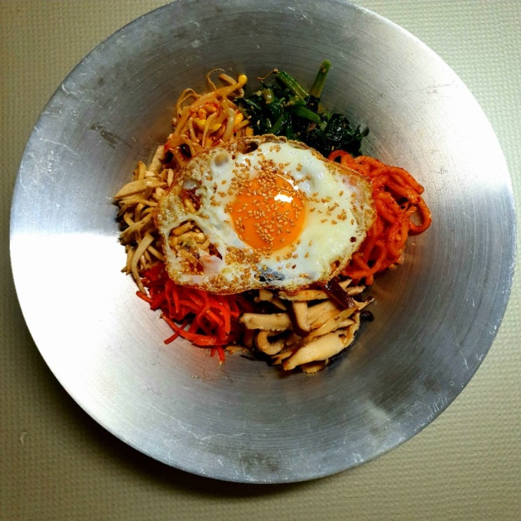 한국인이라면 비빔밥이죠/ 저녁메뉴 생각 안날 땐 냉털로 해결하는 채소 비빔밥 어때요?