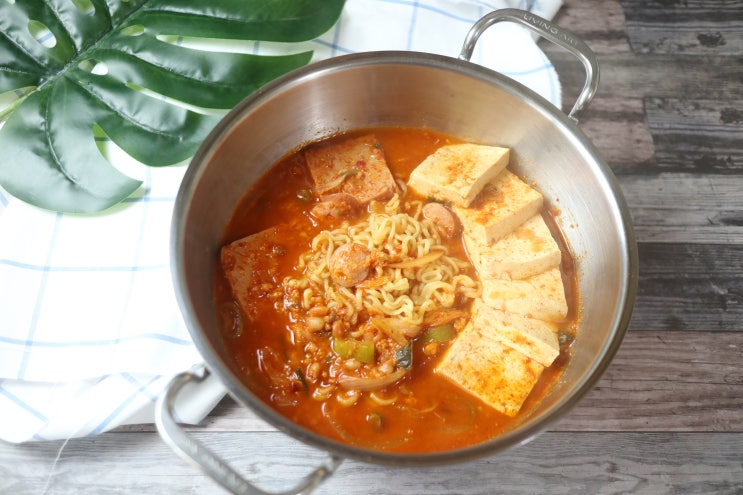  부대찌개 만드는법 잔슨빌 소시지로 환상적인 맛내기
