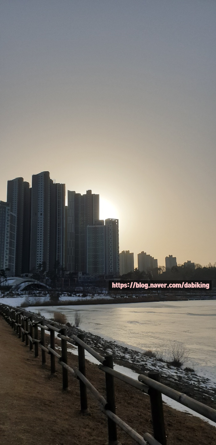  1월의 광교 호수 공원 풍경 사진