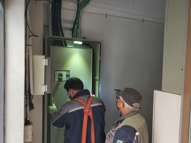 전기안전관리대행 업체 비 상주 학교 증설로 정전작업 사례