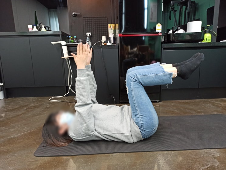  허리와 골반에 좋은 데드버그 운동법