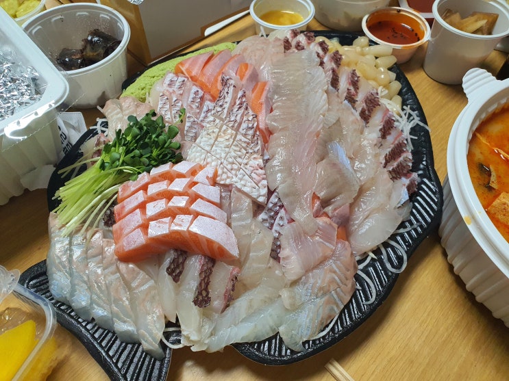 노량진 수산시장 가성비 푸짐한 맛집 - 신지도 수산