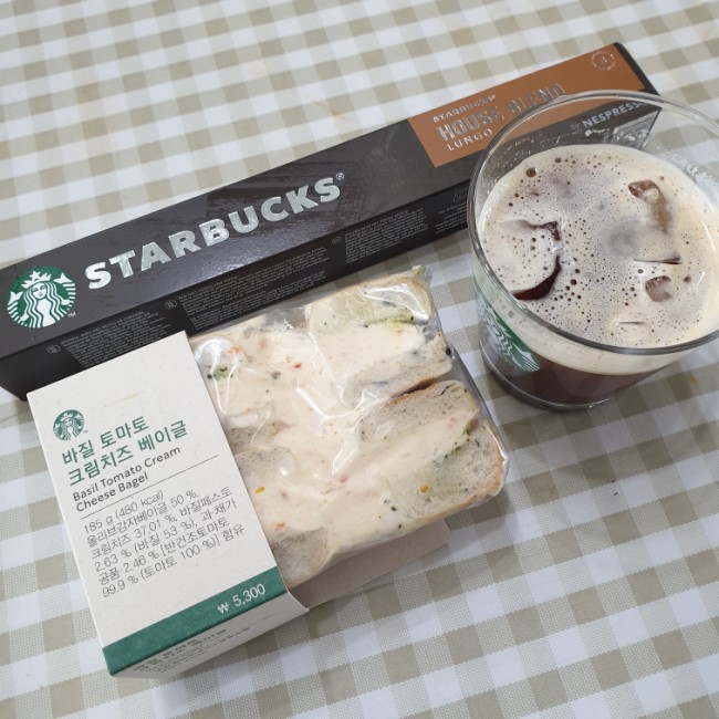  스타벅스 우유 품은 초콜릿 크루아상 & 바질 토마토 크림치즈 베이글 가격, 칼로리, 맛 후기 (+네스프레소 스타벅스 하우스 블렌드 룽고 후기)