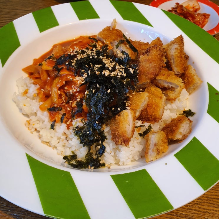  조대후문 추억의 맛집, 까망베르!! 오돈 싸롸있네!!