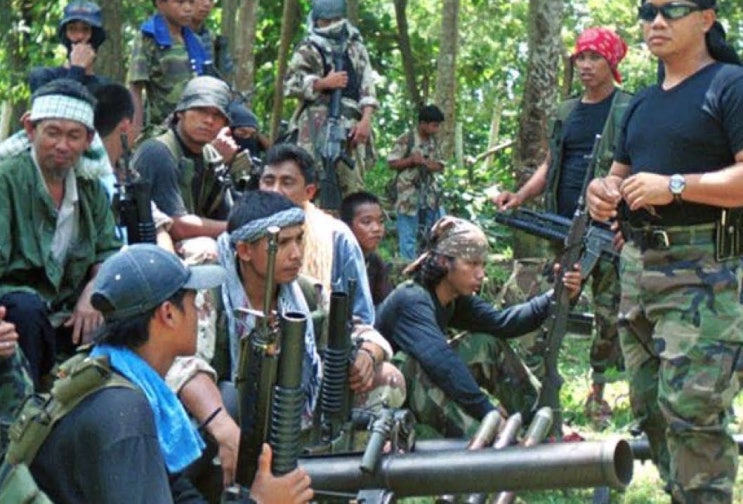필리핀경찰 작전 최소한 9명 공산 테러리스트 사살되고 6명 체포