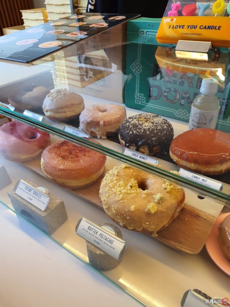  한남동카페 올드페리 도넛 빅도넛 맛있기도 하지요?