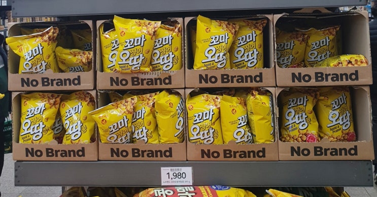  [ 노브랜드 과자 ]튀기지 않고 두 번 구워 더욱 바사삭 꼬마 오징어 땅콩