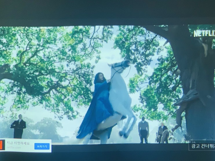  매장 어두운 벽면 업소용빔프로젝터 티비 시공 후 분위기UP
