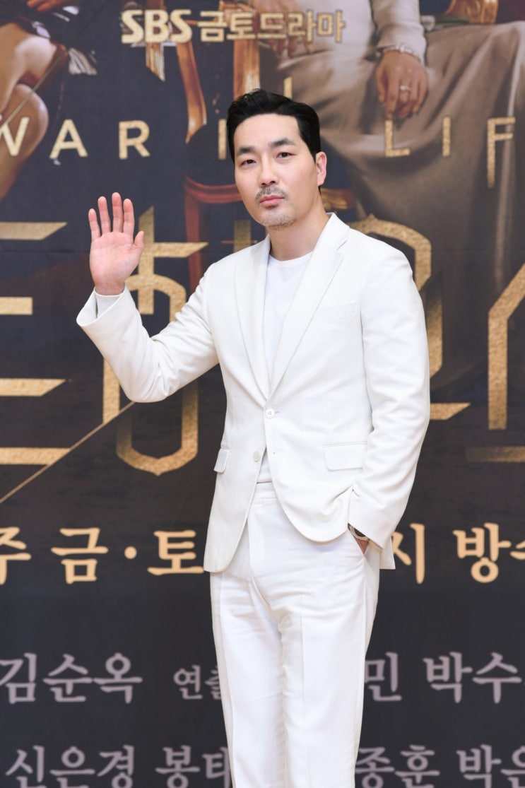  펜트하우스2 마두기 배우 하도권 - 주드아이보리 남자턱시도수트 협찬