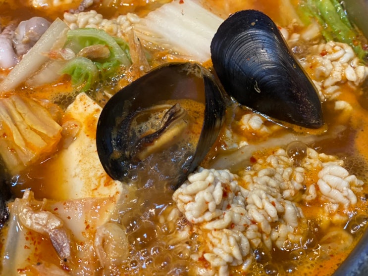  매탄동맛집 꿀삼겹 :: 고깃집에 해물탕이 서비스