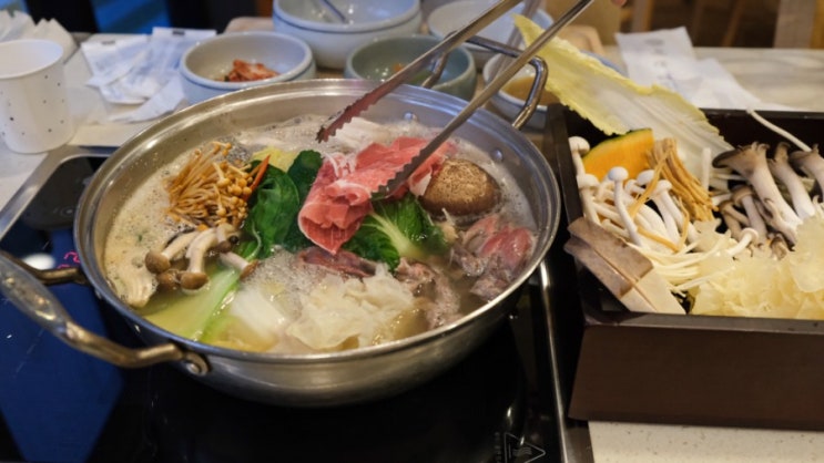  양재역맛집 - 자가제면 칼국수와 담백한 배추만두가 맛있는 미면정