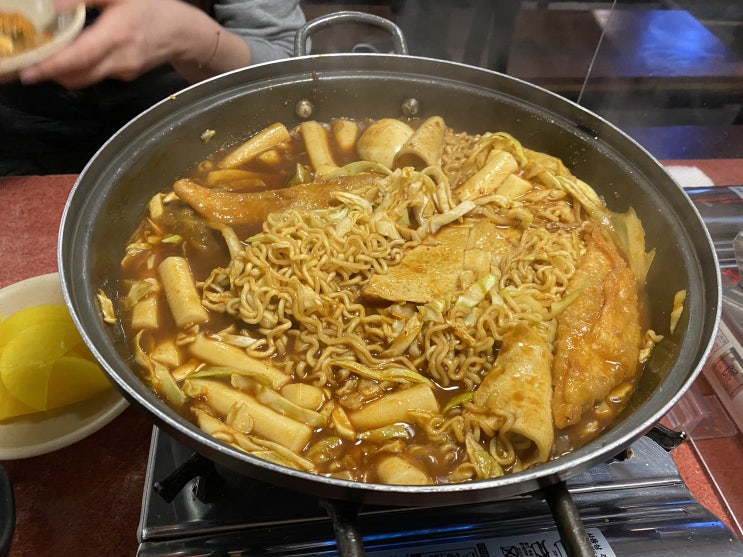  추억을 먹는다. 수요미식회 떡볶이 맛집 모꼬지에