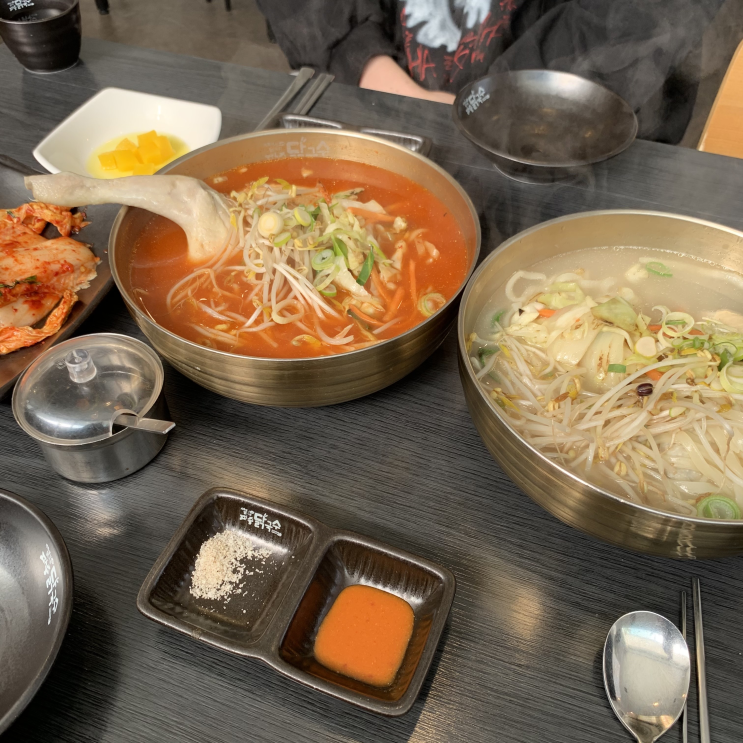  닭 반 마리가 들어있는 파주닭국수 먹고왔어요:D