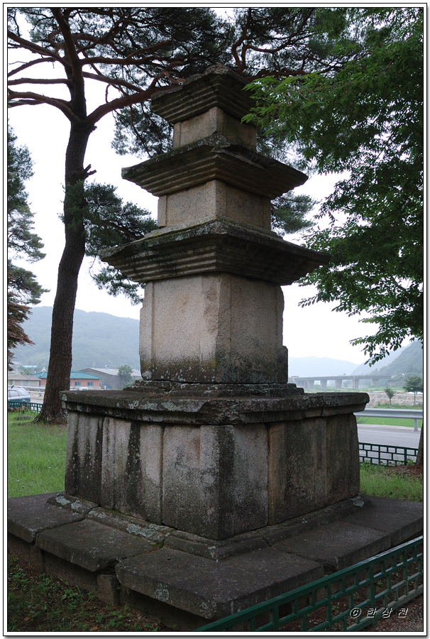  보물 제129호 합천 월광사지 동.서 삼층석탑