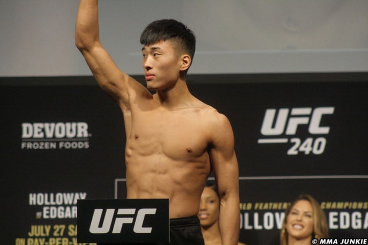 UFC 페더급 최승우 선수에게 궁금한 점 있으시면 댓글로 남겨주세요 UFC 페더급 최승우 선수에게 궁금한 점 있으시면 댓글로 남겨주세요