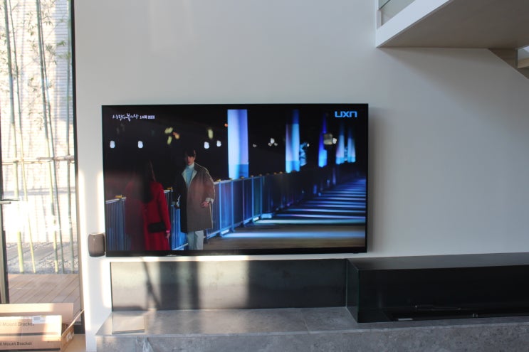  삼성 85/82인치 TV 벽걸이 설치&선 정리 KQ85QT90AFXKR / QN82Q950RBFXKR / WMN5870XT XR 브라켓 청라 전원주택 가벽 설치사례