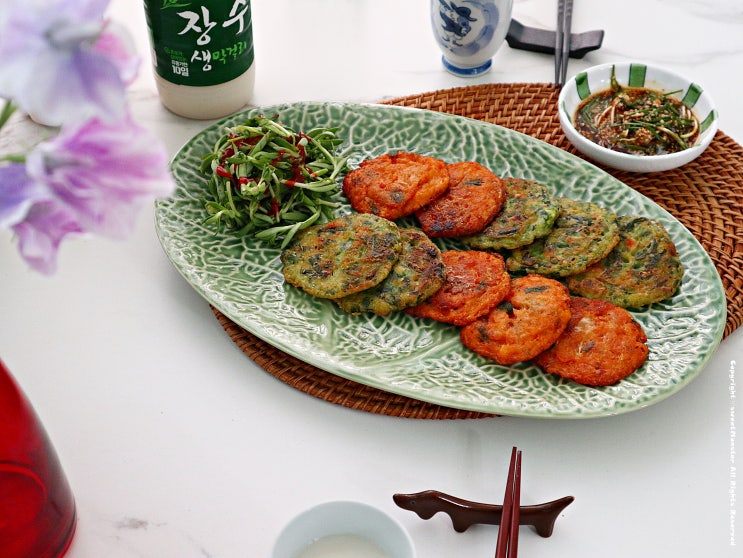  봄날, 막걸리 안주로 제격! 부침명장 한입김치전 & 한입땡초부추전