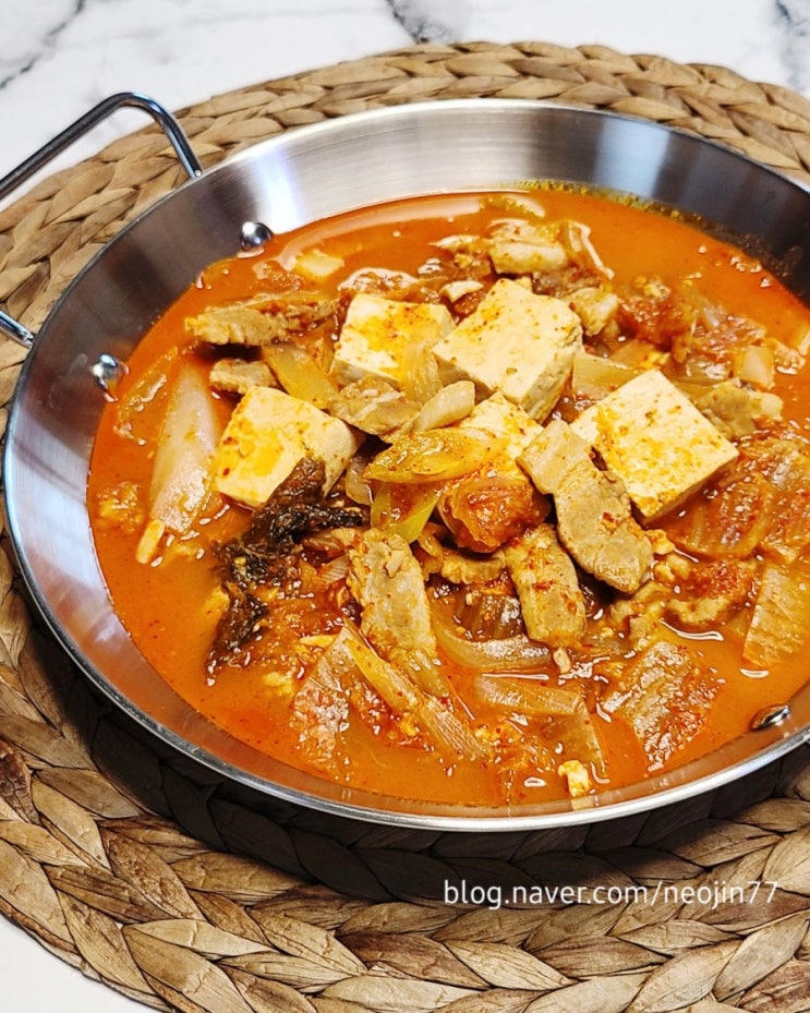 돼지고기김치찌개 진짜 밥도둑 여기 있네