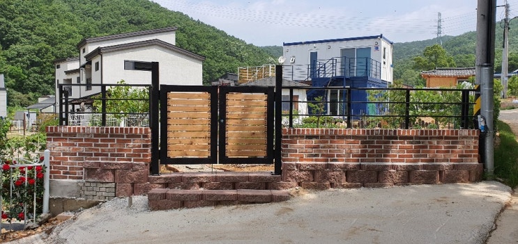 저희 회사에서 제작한 대문 입니다