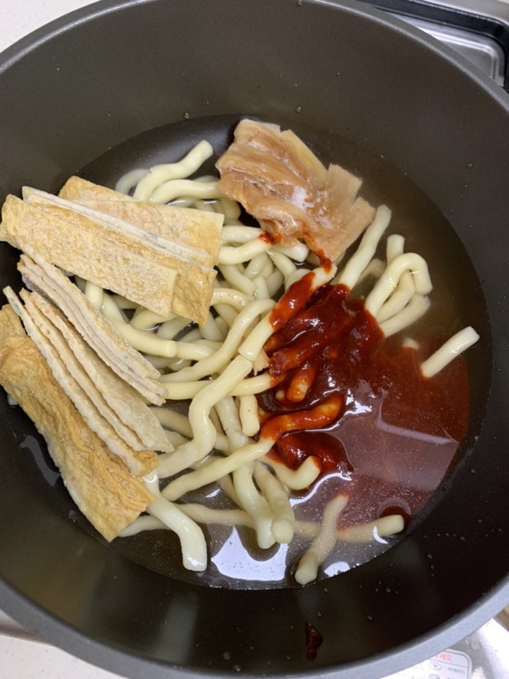 매운즉석떡볶이 간편하게 해먹고 싶을땐! 소스판다 이용하세요 :)