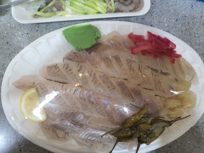  광명/하안동 - 속초오징어어시장에서 회와 낙지 떠왔습니다. 맛나요 ㅎ   