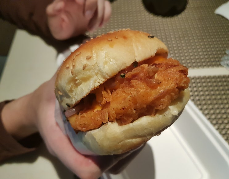  용인 수제버거 '300BUN' 치킨버거 메뉴 리뷰! 핫버드 치킨버거와 네슈빌 치킨버거~