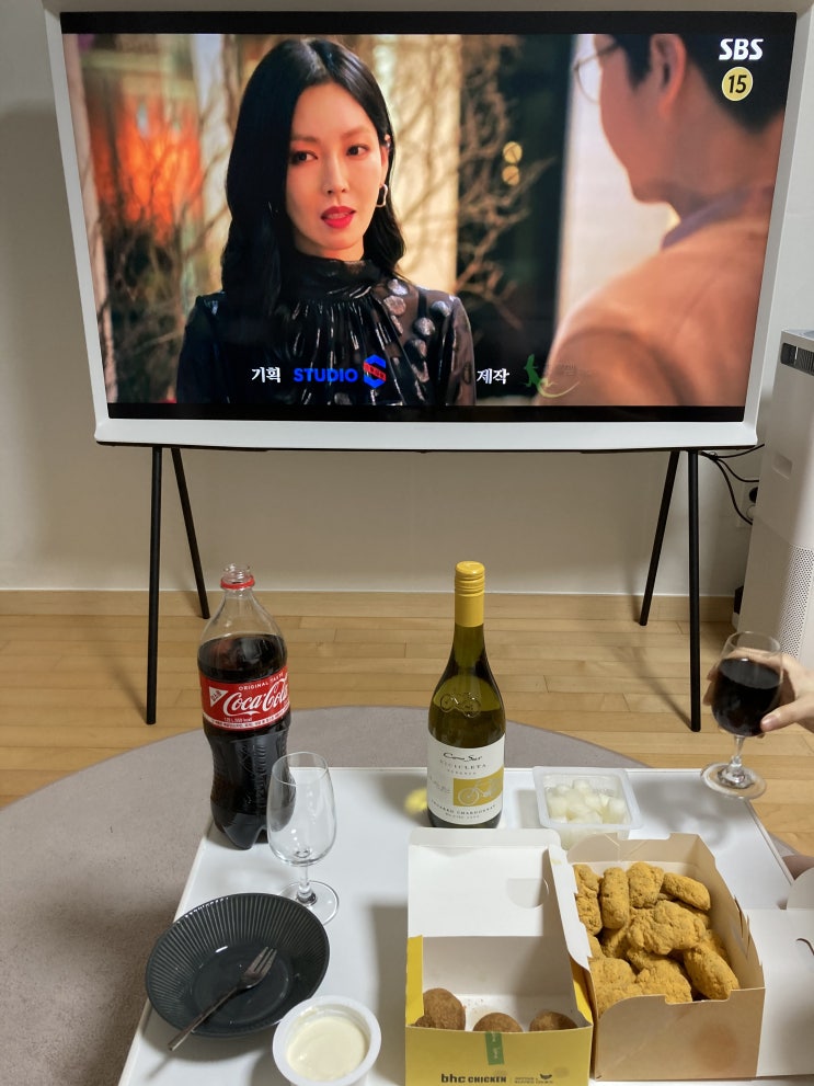 주말 치킨은 카카오톡 선물하기 bhc 뿌링클 치즈볼과 화이트 와인 주말 치킨은 카카오톡 선물하기 bhc 뿌링클 치즈볼과 화이트 와인