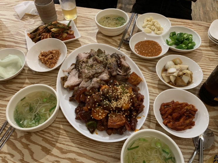  비 오는 날 약속엔 아만족에서 술 먹어유