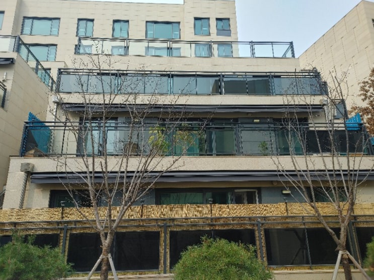  동작구 아파트썬팅 흑석동 아크로리버하임 아파트 유리창문 열차단썬팅 건물 테라스 발코니 베란다 유리썬팅 천정 유리 복사열차단썬팅