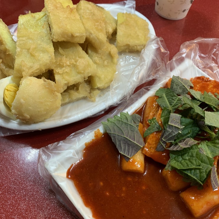 서면 소주를 부르는 어묵 국물과 매콤한 떡볶이 맛집, 신촌깻잎떡볶이