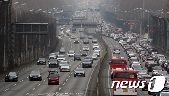 대형 손보사도 車보험료 줄인상?…금융당국 '반대' 대형 손보사도 車보험료 줄인상?…금융당국 '반대'