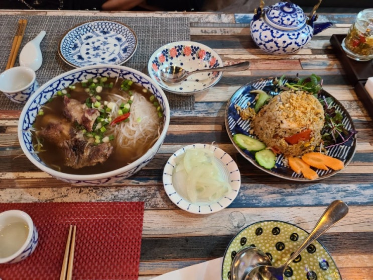 수원 투어) 광교 카페거리 반탄, 광교호수공원, 광교 갤러리아, 수원 진미통닭 후기 수원 투어) 광교 카페거리 반탄, 광교호수공원, 광교 갤러리아, 수원 진미통닭 후기
