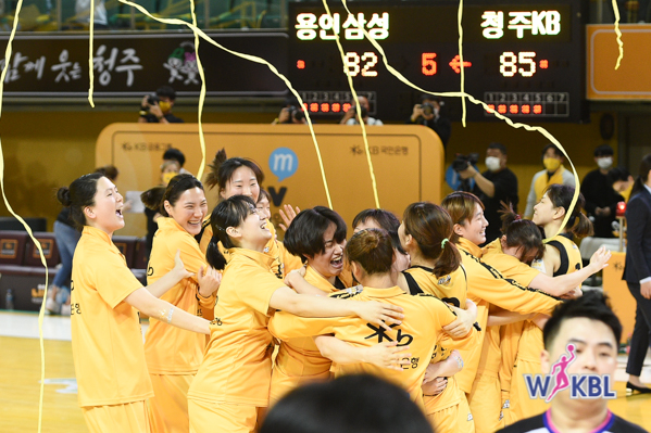 KB스타즈, <b>삼성생명</b> 연장접전 끝에 꺾고 최종<b>5차전</b>으로