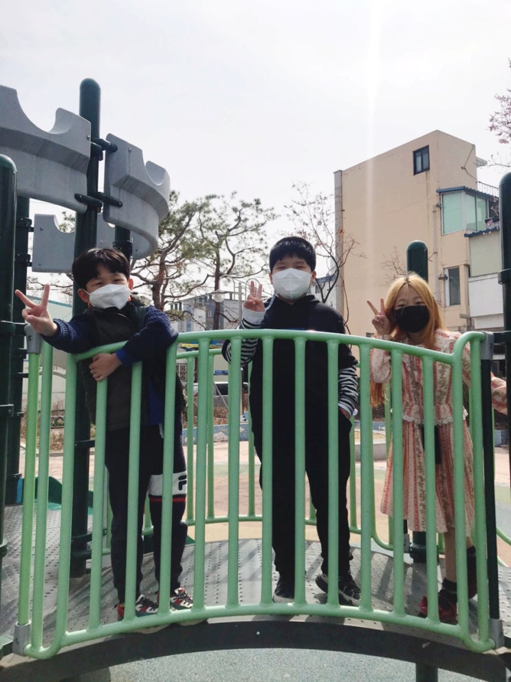  아이들 간의 공감을 격려해주자.