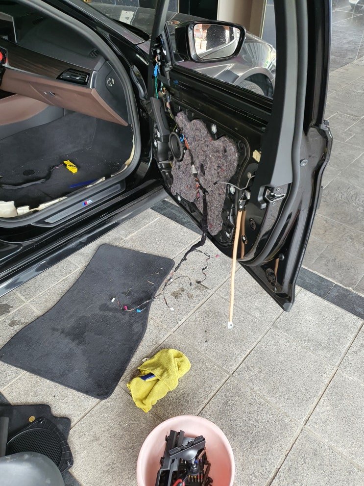  자동차빗물제거 실내내부세차 BMW530i 서울출장세차