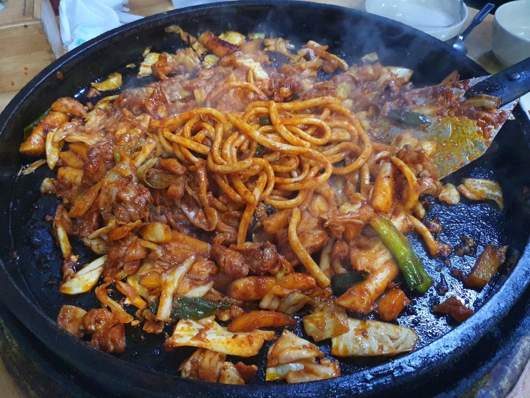 서울에서 맛보는 춘천 닭갈비 맛집, "산골닭갈비"