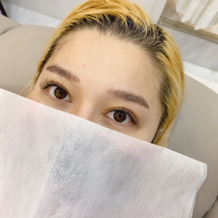  수원에스테틱 신디뷰티랩 서구형 얼굴에 뷰티를 얹다 브라운 D컬 연장