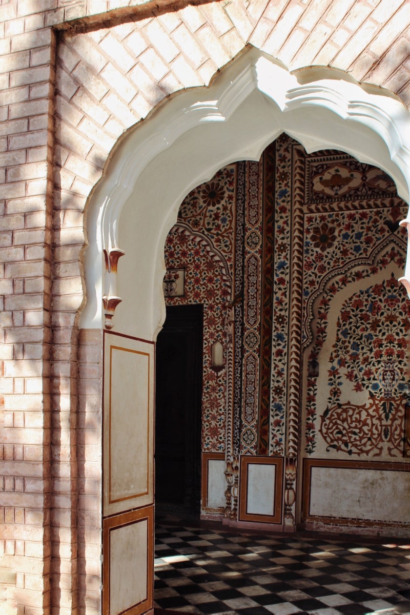 인류 최초의 사회주의자, 예수\u003e 소싯적 아무것도 모르고 부모를 따라 교회에 다녔지만 초중고 및 대학교를 거치며 접한 과학의 영향으로  시나브로 종교와 거리를 두게 되었다. 사회주의자가 된 이후로는 신념 체계로서의 종교와는 완전히 결별했다. 하지만, image size:800x1200